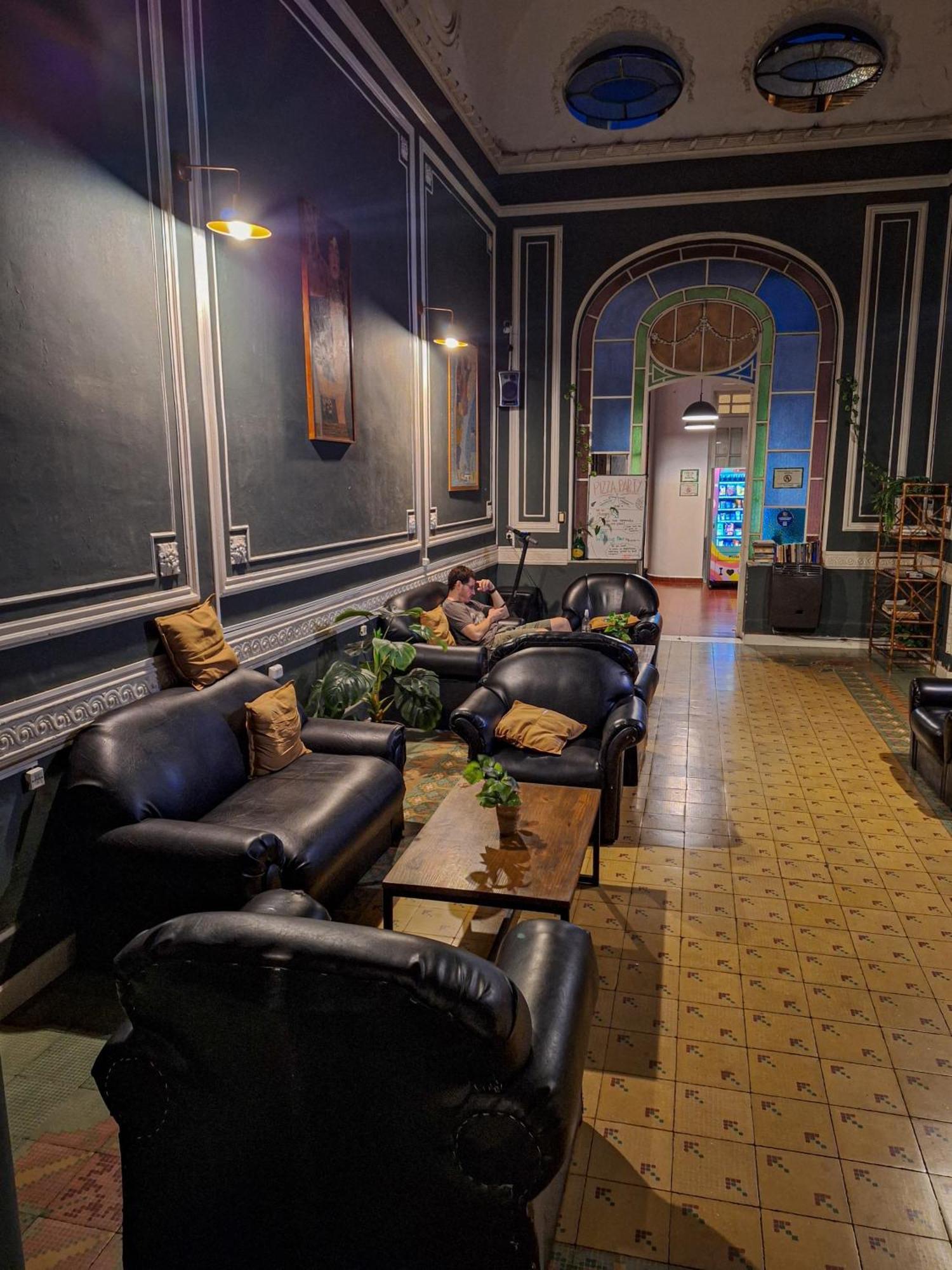 Hostel Alvear コルドバ エクステリア 写真